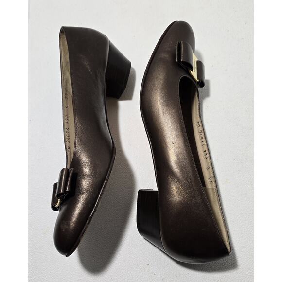 SALVATORE FERRAGAMO BOUTIQUE VARA Pumps Bronze Leather Bow Low Heel 9 AA ITALY - Picture 7 of 11